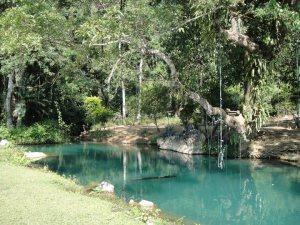 Aguas turquesas (Laos). Crédito: @bynzelman