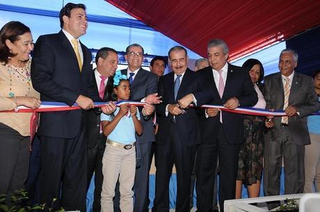 Danilo inaugura un liceo y una escuela en Ocoa.