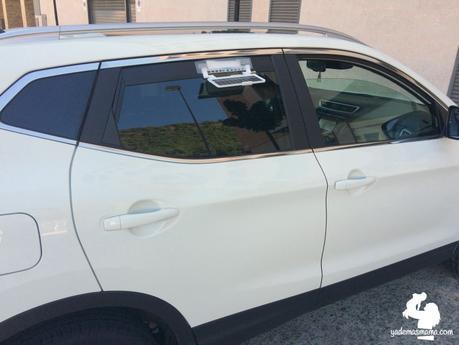 Un ventilador solar para mantener el coche fresco en verano vista exterior kulcar