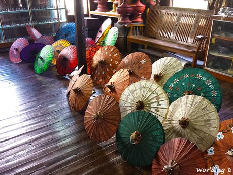 Recorriendo el lago Inle en canoa