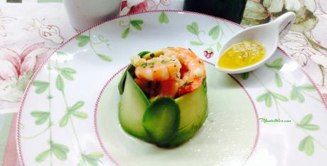 Ensalada de aguacate y langostinos con su salsa