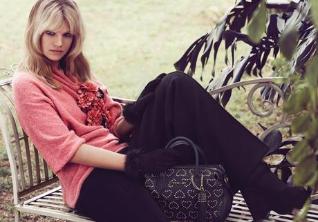 Nadine Leopold luce diseños de los 70s para la nueva campaña de Twin-Set