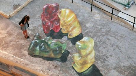 El artista que crea ilusiones ópticas impresionantes en el suelo de la ciudad