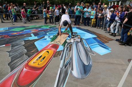 El artista que crea ilusiones ópticas impresionantes en el suelo de la ciudad