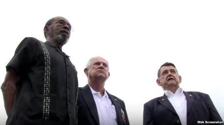 James Tracy, Mike East y Larry Morris, los marines que izarán la bandera de EEUU en su embajada de Cuba.