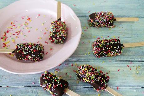 Polos de chocolate con corazón de plátano (paso a paso)