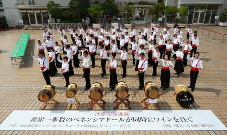 72 venenciadores japonenses baten un récord en Tokio al venenciar simultáneamente