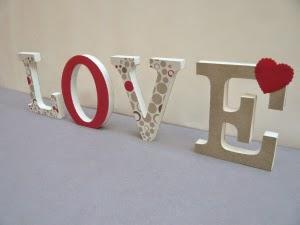 Decoración de letras con flores