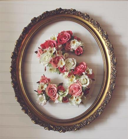 Decoración de letras con flores