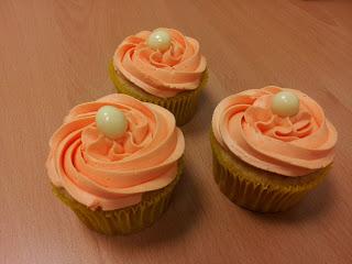 Cupcakes con frosting de naranja