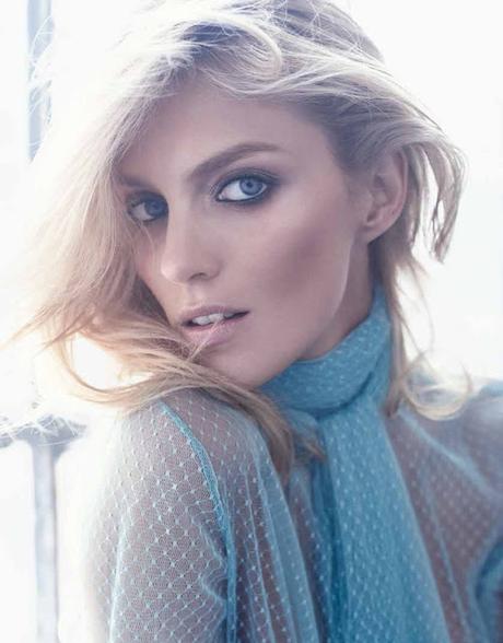 Anja Rubik trae glamour a la última editorial para El Palacio de Hierro