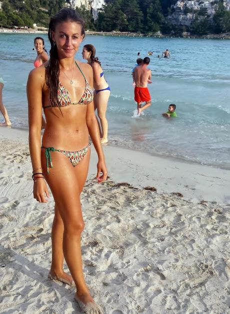 Bikini étnico en Cala Galdana Menorca
