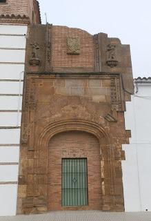 Imagen del mes: portada primitiva y arcada del Palacio de los Zapata en Llerena, antigua sede del Tribunal de la Inquisición