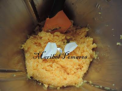 Hamburguesas de calabaza con jamón de pavo, tomate y queso.