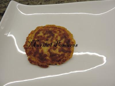 Hamburguesas de calabaza con jamón de pavo, tomate y queso.