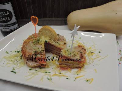 Hamburguesas de calabaza con jamón de pavo, tomate y queso.