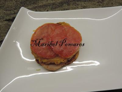 Hamburguesas de calabaza con jamón de pavo, tomate y queso.