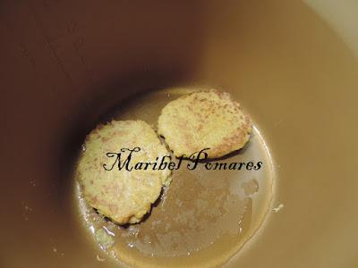 Hamburguesas de calabaza con jamón de pavo, tomate y queso.