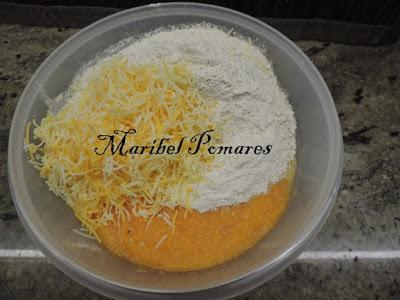 Hamburguesas de calabaza con jamón de pavo, tomate y queso.