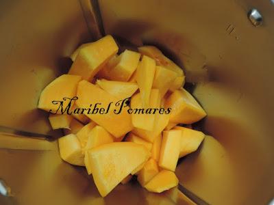 Hamburguesas de calabaza con jamón de pavo, tomate y queso.