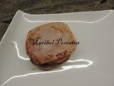 Hamburguesas de calabaza con jamón de pavo, tomate y queso.