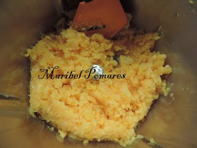 Hamburguesas de calabaza con jamón de pavo, tomate y queso.