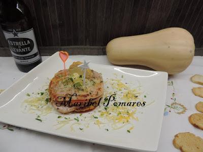 Hamburguesas de calabaza con jamón de pavo, tomate y queso.