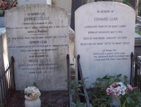 Tumbas de Lear y de Giorgio Cocali, su fiel criado durante 30 años