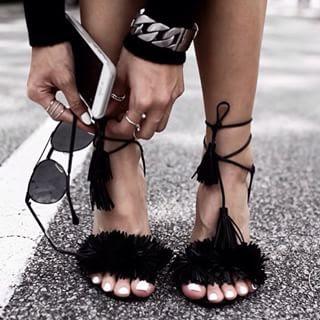 STREET STYLE INSPIRATION; SUMMER MOOD.-