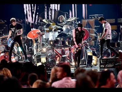 Revive la Presentación de 5 Seconds of Summer en los Teen Choice Awards 2015