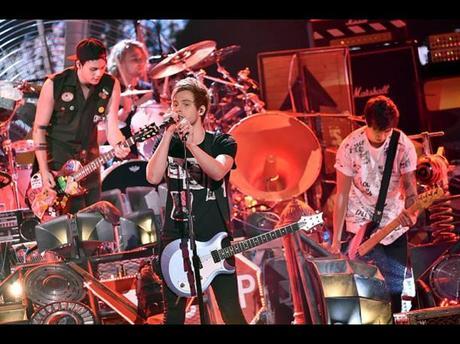 Revive la Presentación de 5 Seconds of Summer en los Teen Choice Awards 2015