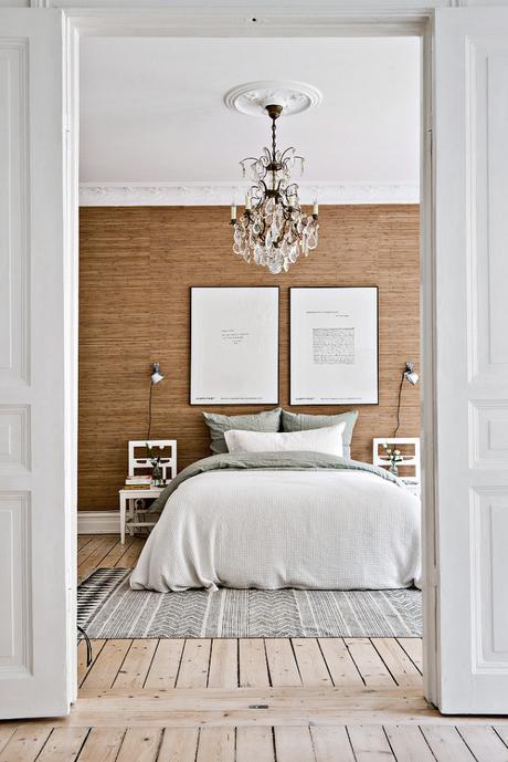 Paredes con texturas: Un dormitorio que aporta calidez y estilo.