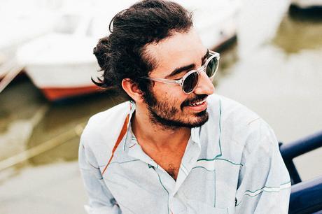 GET_HIGH_BY_THE_BEACH_glamour_narcotico_charlie_cole_vintage_shirt_levis_shorts_Pull&Bear_Sandals_Mouet_Sunglasses_Menswear_Lifestyle_El_Perello (4)