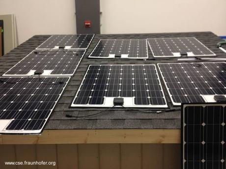 Paneles fotovoltaicos baratos y livianos para techos inclinados.