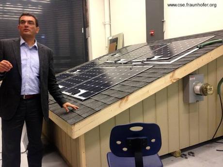 Paneles fotovoltaicos baratos y livianos para techos inclinados.