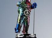 Jeremy Scott rediseña astronauta Video Music Awards