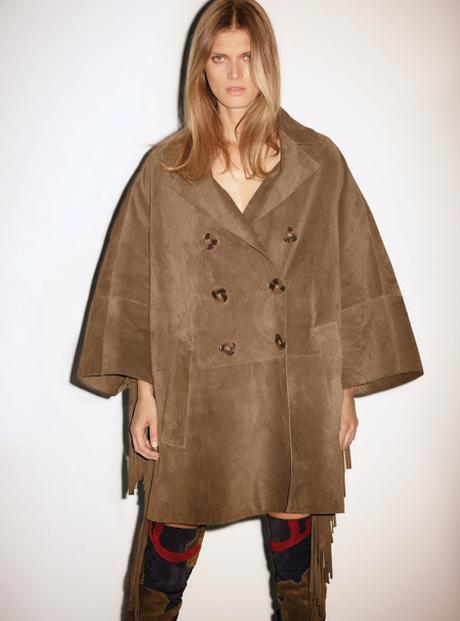 Malgosia Bela posa con diseños otoñales para W Korea