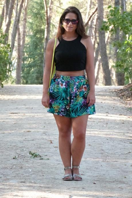 ¡Nuevo look! Shorts de estampado tropical de BraveSoul