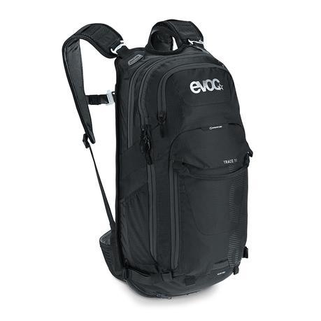 La mochila EVOC Trace 18l con geniales características para transportar un set de reparación y con espacio para algo más