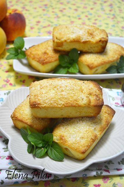 Mini pound cakes de coco y melocotón