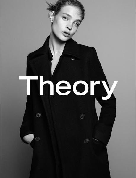 Natalia Vodianova vuelve a la campaña de otoño de Theory