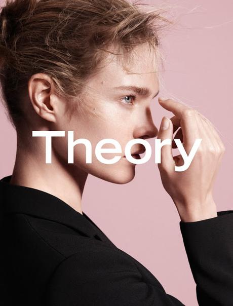 Natalia Vodianova vuelve a la campaña de otoño de Theory