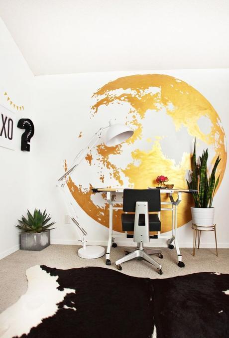Decorar con taquillas. Una alternativa de almacenaje Espacio de trabajo con bola del mundo