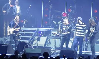 Vídeo: Mumford & Sons versionan a The Offspring y Eurythmics