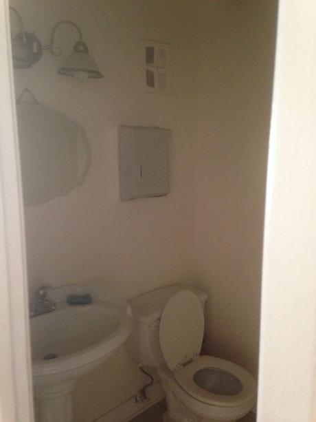 Antes y Después: de baño anticuado a actual con unos sencillos cambios