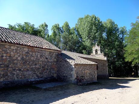 Antiguo Camino de Santiago: Robles de La Valcueva a La Robla en bici.