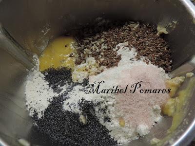 Pan integral de calabaza, semillas de amapola, linaza, girasol y pasas.