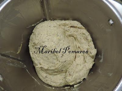 Pan integral de calabaza, semillas de amapola, linaza, girasol y pasas.