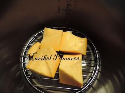 Pan integral de calabaza, semillas de amapola, linaza, girasol y pasas.