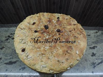 Pan integral de calabaza, semillas de amapola, linaza, girasol y pasas.